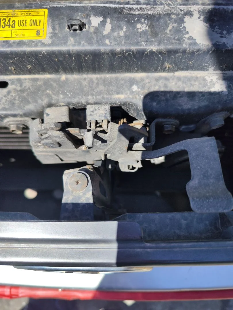 Foto de CERRADURA CAPO TOYOTA COROLLA (E11) 2.0 Turbodiesel CAT (90 CV / 66 KW)