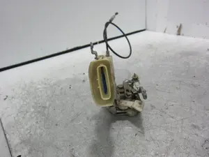 Foto de CERRADURA PUERTA DELANTERA IZQUIERDA TOYOTA YARIS (NCP1/NLP1/SCP1) 1.4 Turbodiesel CAT (75 CV / 55 KW) referencia 693200D011 foto 5