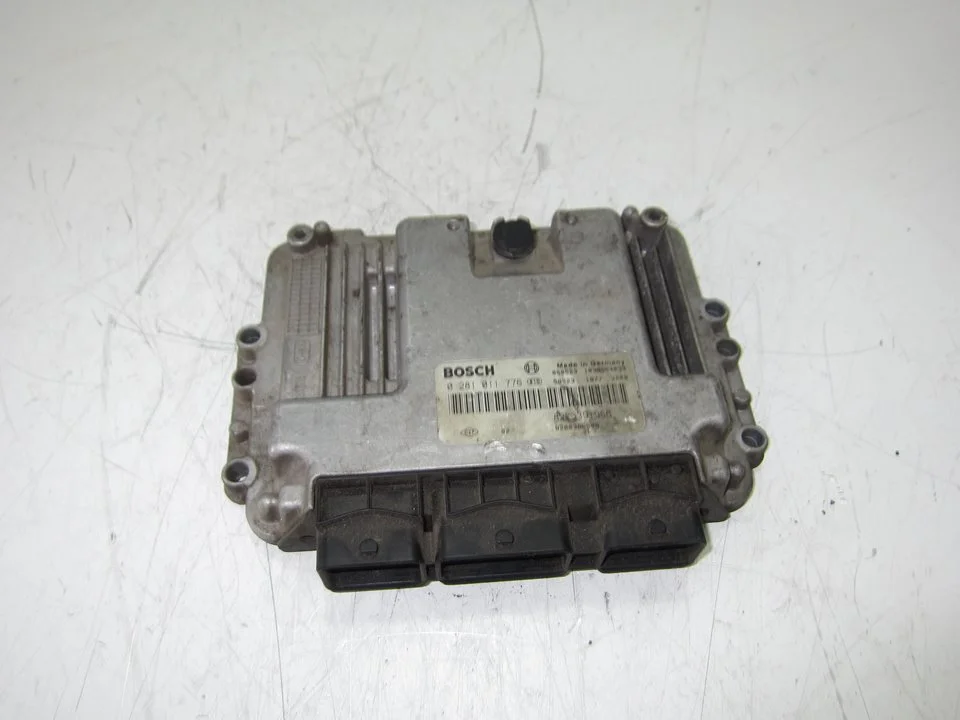 Foto de CENTRALITA MOTOR UCE RENAULT SCENIC II (JM) 1.9 dCi Diesel (120 CV / 88 KW) referencia 0281011776