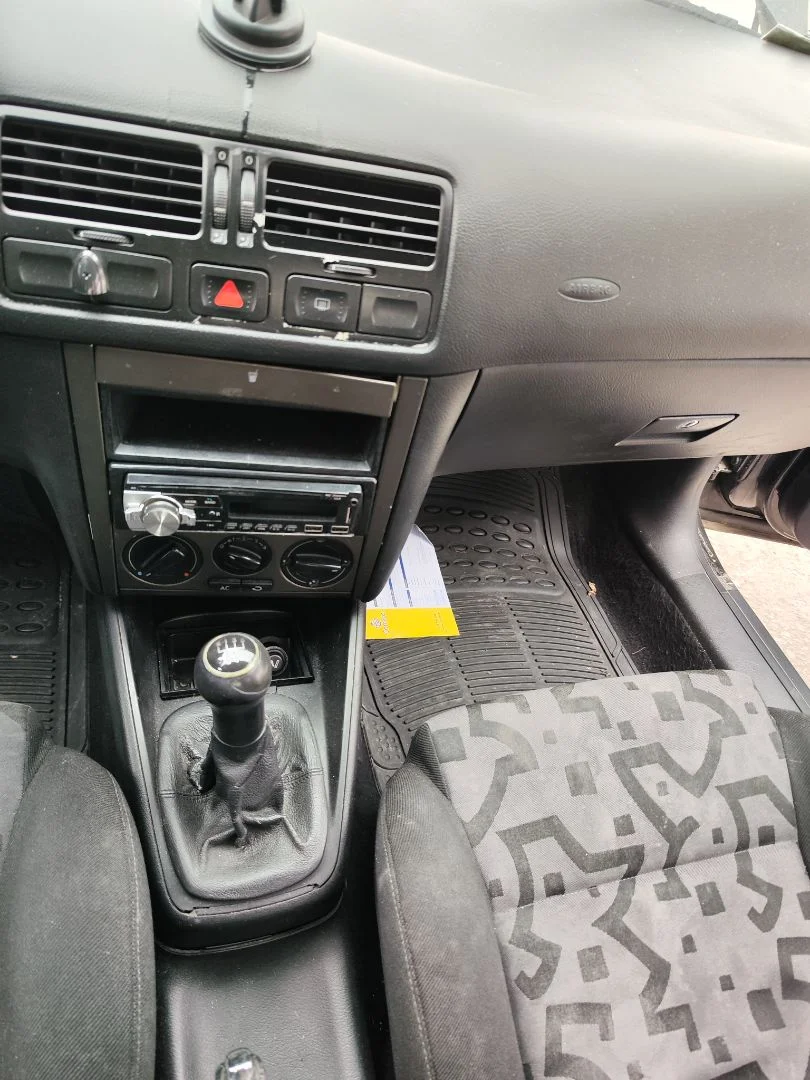 Foto de CONSOLA CENTRAL VOLKSWAGEN BORA BERLINA (1J2)(1998) 1.9 TDI (110 CV / 81 KW)