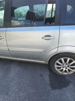 Foto de PUERTA TRASERA IZQUIERDA OPEL ZAFIRA B 1.9 CDTI (120 CV / 88 KW) referencia 13203015 foto 2