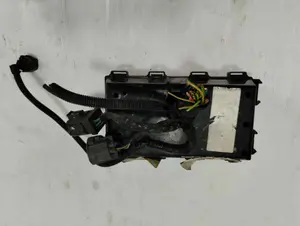 Foto de CAJA RELES / FUSIBLES FORD FOCUS FAMILIAR (CAK) 1.6 16V CAT (101 CV / 74 KW) referencia 518261201 foto 5