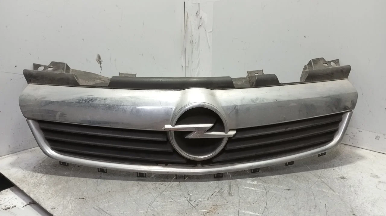 Foto de REJILLA DELANTERA OPEL ZAFIRA B 1.9 16V CDTI CAT (Z 19 DTH / LRD) (150 CV / 110 KW) referencia 13157590
