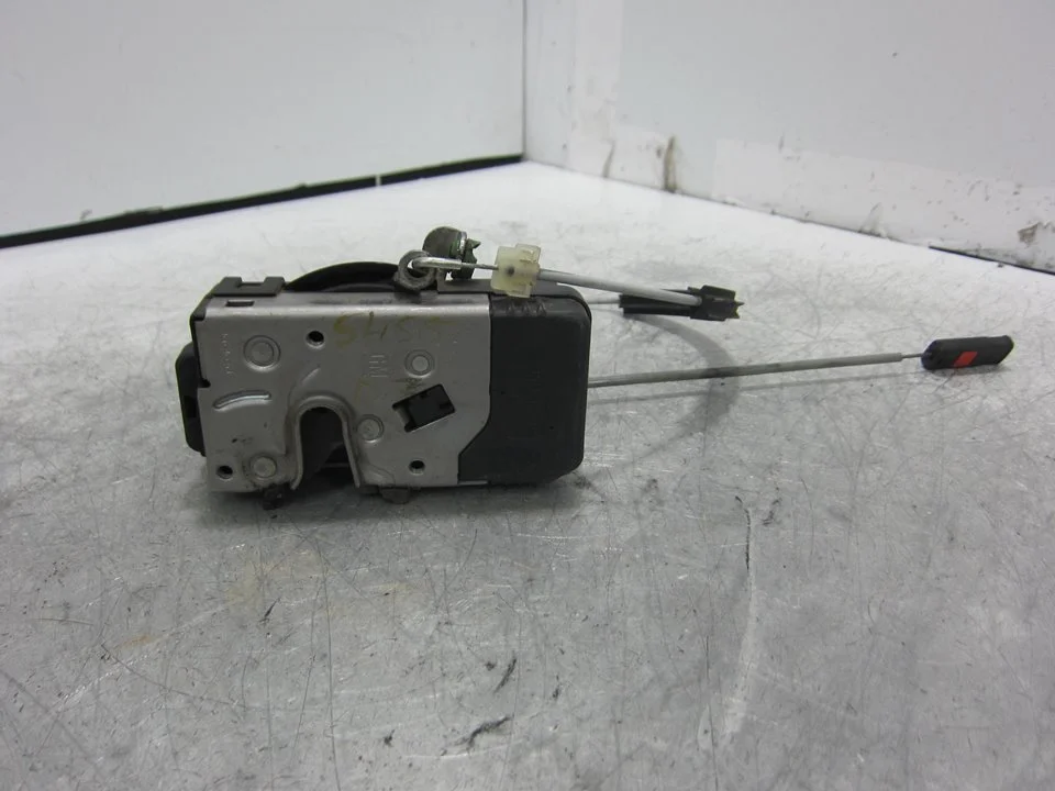 Foto de CERRADURA PUERTA DELANTERA IZQUIERDA OPEL MERIVA 1.4 16V (90 CV / 66 KW) referencia 13154791