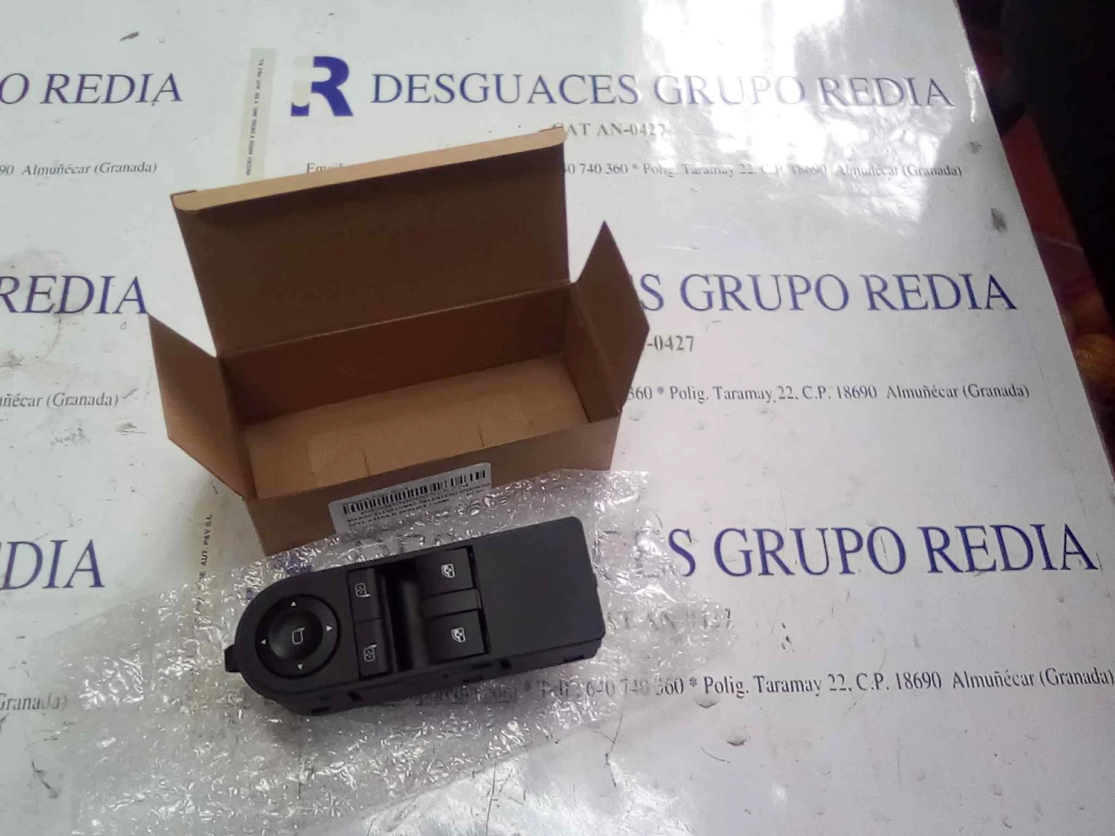 Foto de MANDO ELEVALUNAS DELANTERO IZQUIERDO OPEL ASTRA H BERLINA referencia 13228706