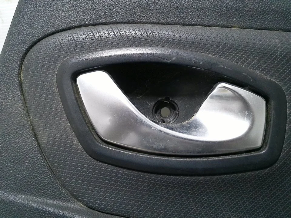 Foto de MANETA INTERIOR TRASERA DERECHA RENAULT CLIO IV GRANDTOUR 0.9 Energy (90 CV / 66 KW) referencia 826720001R