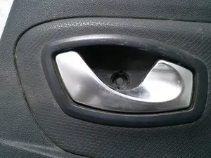 Foto de MANETA INTERIOR TRASERA DERECHA RENAULT CLIO IV GRANDTOUR 0.9 Energy (90 CV / 66 KW) referencia 826720001R