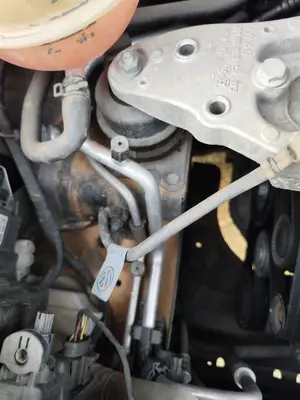 Foto de TUBOS AIRE ACONDICIONADO VOLKSWAGEN POLO V (6R1) 1.2  (60 CV / 44 KW)