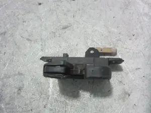 Foto de CERRADURA MALETERO / PORTON VOLKSWAGEN PASSAT BERLINA (3B3) 1.9 TDI (131 CV / 96 KW) referencia 3B9827505 foto 4