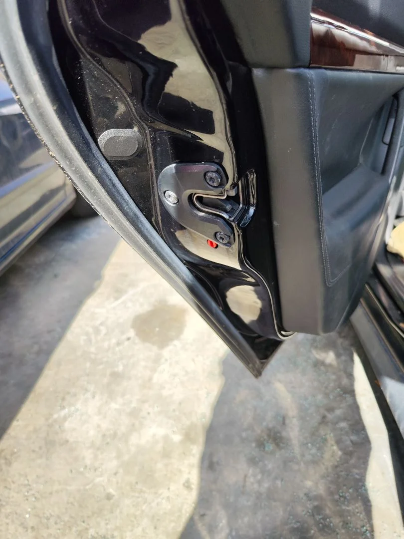 Foto de CERRADURA PUERTA TRASERA IZQUIERDA OPEL VECTRA C BERLINA 2.2 16V DTI CAT (Y 22 DTR / L50) (125 CV / 92 KW) referencia 13210761