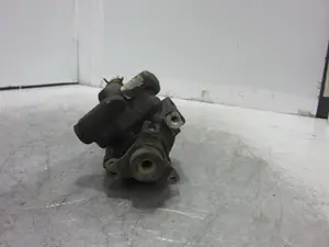 Foto de BOMBA DIRECCION RENAULT LAGUNA (B56) referencia 8200024738