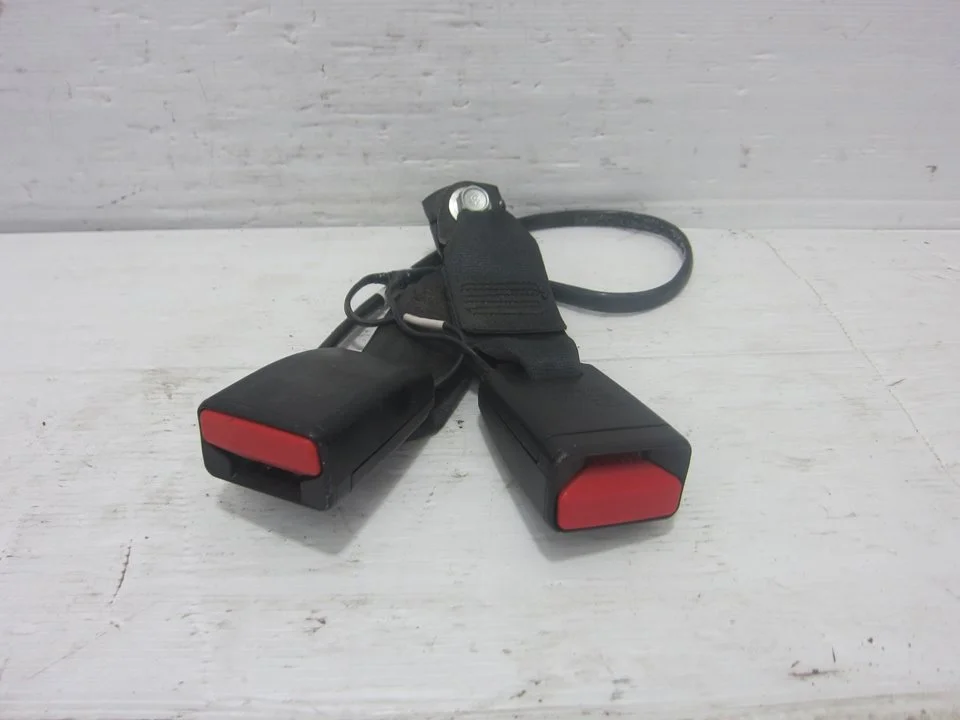 Foto de ENGANCHE CINTURON TRASERO IZQUIERDO NISSAN MICRA (K14) 0.9 CAT (90 CV / 66 KW) referencia 888435FA0A