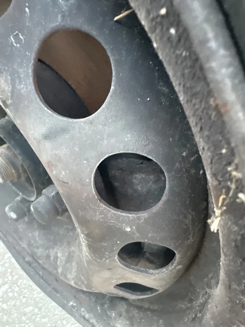 Foto de PINZA DE FRENO DELANTERA DERECHA MITSUBISHI COLT CZ3 BERL. 5 (Z30A) 1.3 CAT (95 CV / 70 KW) referencia 4605A066