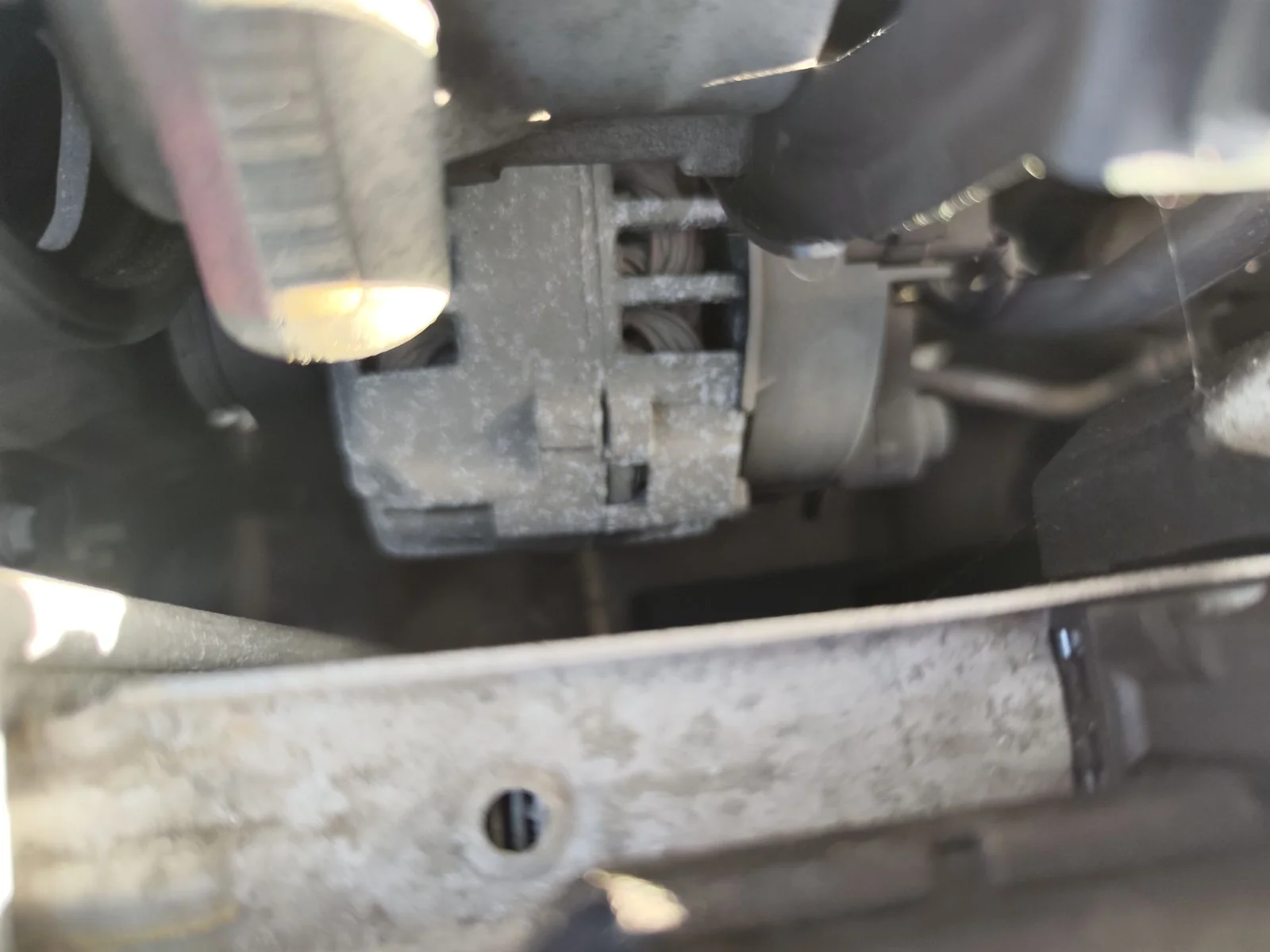Foto de ALTERNADOR VOLVO S40 BERLINA 1.9 Diesel CAT (116 CV / 85 KW)