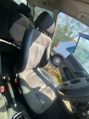 Foto de ASIENTO DELANTERO IZQUIERDO VOLKSWAGEN POLO III (6N1) 1.4  (60 CV / 44 KW)