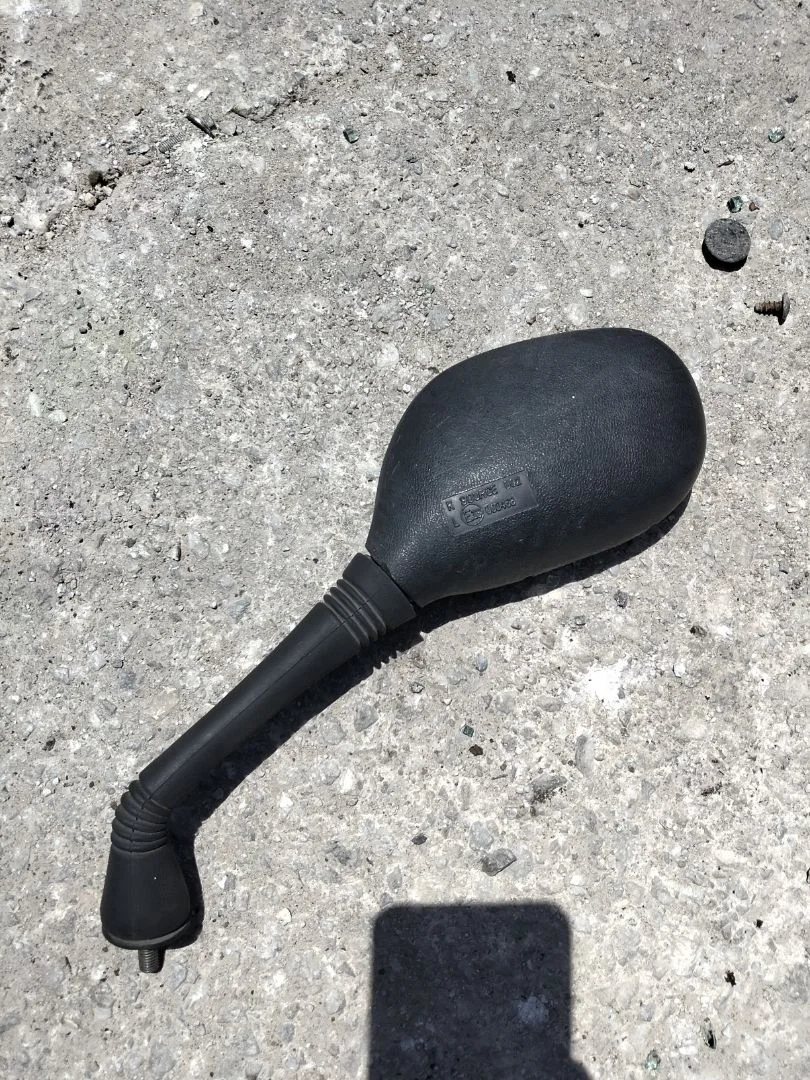 Foto de RETROVISOR IZQUIERDO YAMAHA CYGNUS X 125 cm3 - 8.2 kW (0 CV / 0 KW)