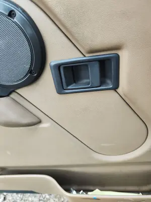 Foto de MANETA INTERIOR DELANTERA IZQUIERDA LAND ROVER DISCOVERY (LT) 4.0 V8 CAT (185 CV / 136 KW)