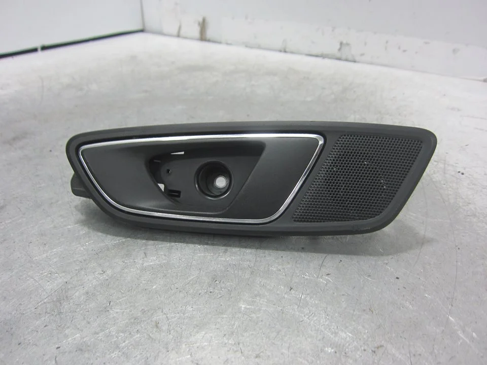 Foto de MANETA INTERIOR TRASERA IZQUIERDA SEAT LEON (5F1) 1.6 TDI (105 CV / 77 KW) referencia 5F4839113B