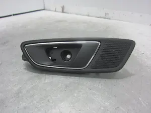 Foto de MANETA INTERIOR TRASERA IZQUIERDA SEAT LEON (5F1) 1.6 TDI (105 CV / 77 KW) referencia 5F4839113B