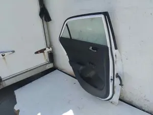Foto de PUERTA TRASERA IZQUIERDA HYUNDAI I20 (GB) 1.2 16V CAT (84 CV / 62 KW) foto 3