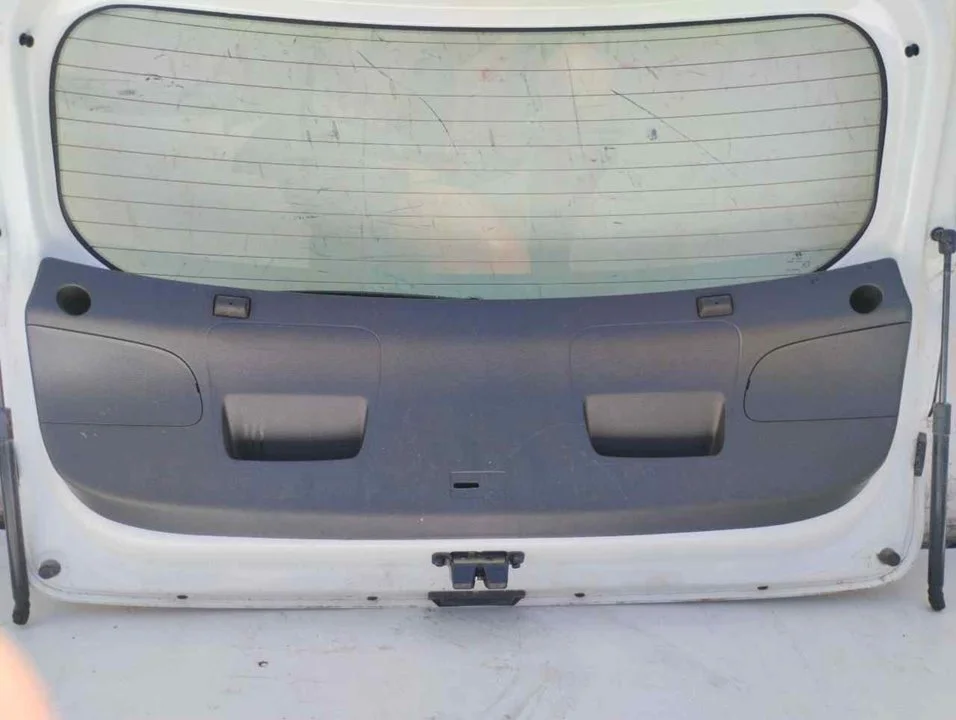Foto de GUARNECIDO PORTON TRASERO HYUNDAI I20 (GB) 1.2 16V CAT (84 CV / 62 KW)