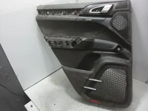Foto de GUARNECIDO PUERTA TRASERA IZQUIERDA PORSCHE CAYENNE (TIPO 92A) 3.6 CAT (299 CV / 220 KW) referencia 7P5867211