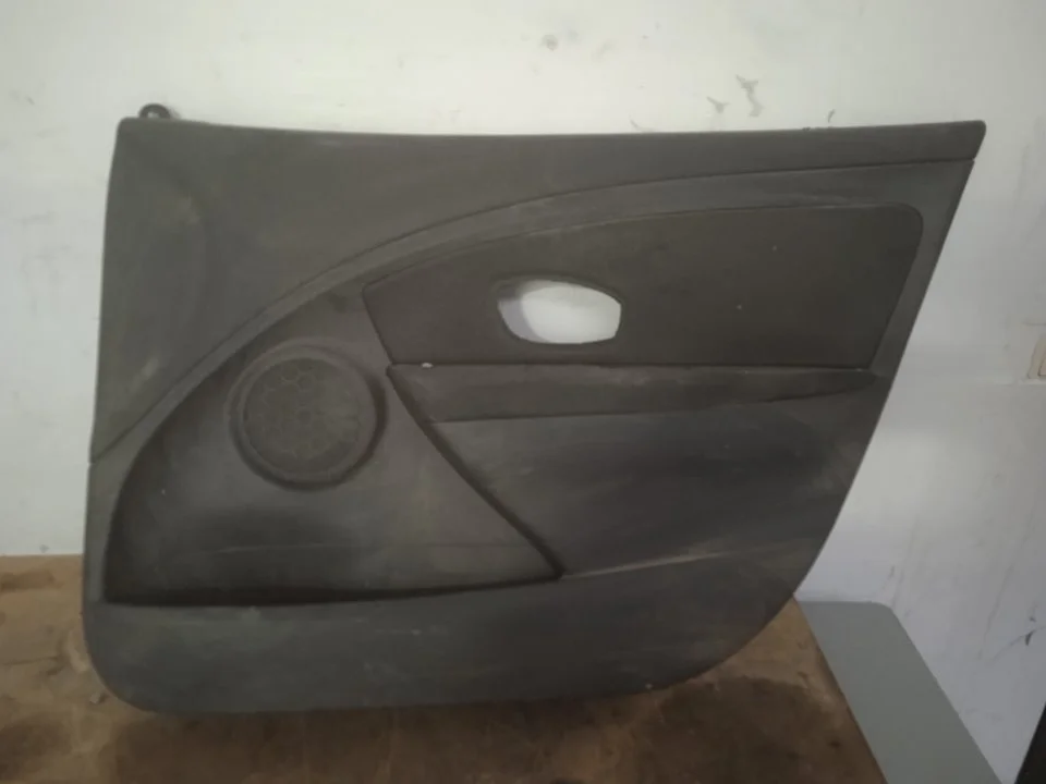Foto de GUARNECIDO PUERTA DELANTERA IZQUIERDA RENAULT MEGANE III BERLINA 5P 1.6 16V CAT (101 CV / 74 KW) referencia 156042781
