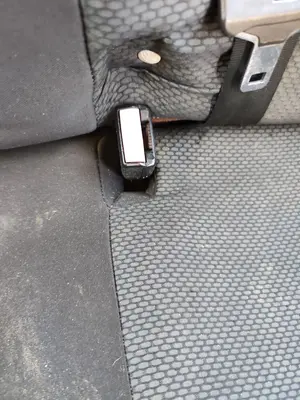 Foto de ENGANCHE CINTURON TRASERO IZQUIERDO CITROEN C4 COUPE 1.4 16V (88 CV / 65 KW)