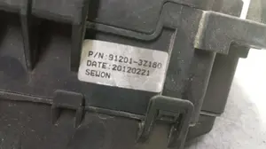 Foto de CAJA RELES / FUSIBLES HYUNDAI I40 CW (VF) 1.7 CRDi CAT (141 CV / 104 KW) referencia 91201-3Z180 foto 7