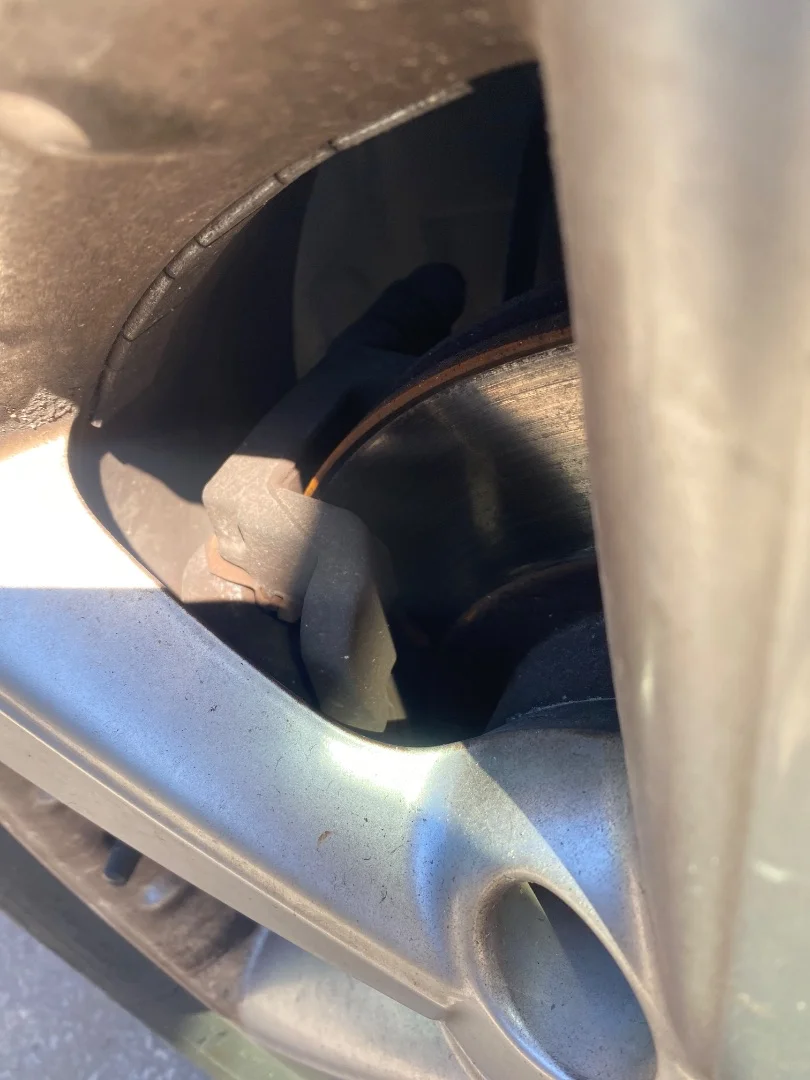 Foto de PINZA DE FRENO DELANTERA IZQUIERDA NISSAN QASHQAI (J10) 2.0 16V CAT (141 CV / 104 KW) referencia 41011JD00A