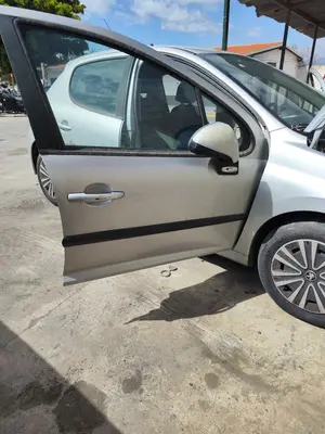Foto de PUERTA DELANTERA DERECHA PEUGEOT 207 1.6 16V HDi (90 CV / 66 KW) referencia 9004X8 foto 2