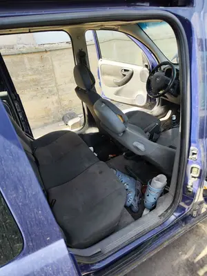 Foto de GOMAS CONTORNO PUERTA OPEL COMBO (CORSA C) 1.3 16V CDTI CAT (Z 13 DT / LN9) (69 CV / 51 KW)