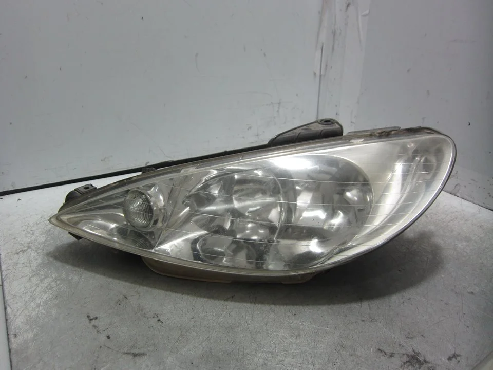 Foto de FARO IZQUIERDO PEUGEOT 206 BERLINA 4-PT. 1.4 (75 CV / 55 KW) referencia 9628666880