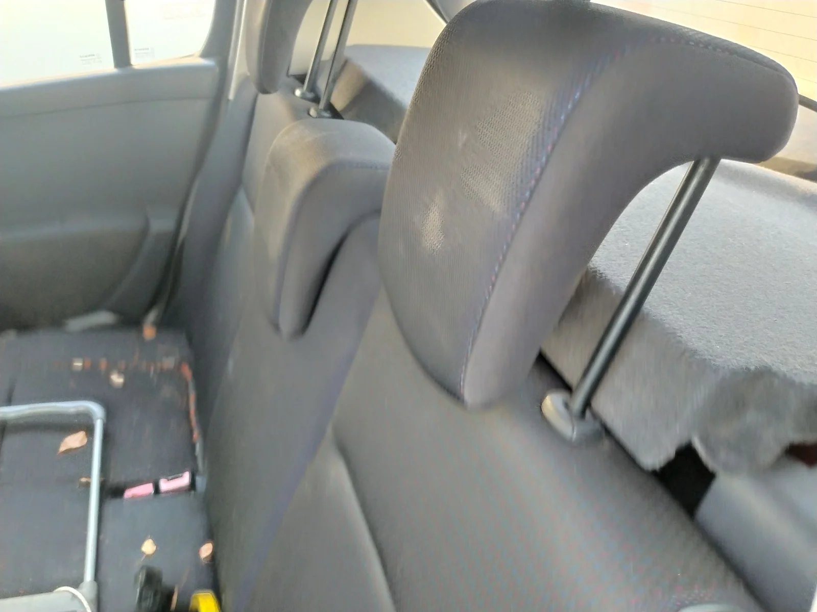 Foto de ENGANCHE CINTURON TRASERO CENTRAL RENAULT CLIO III 1.5 dCi Diesel (68 CV / 50 KW)