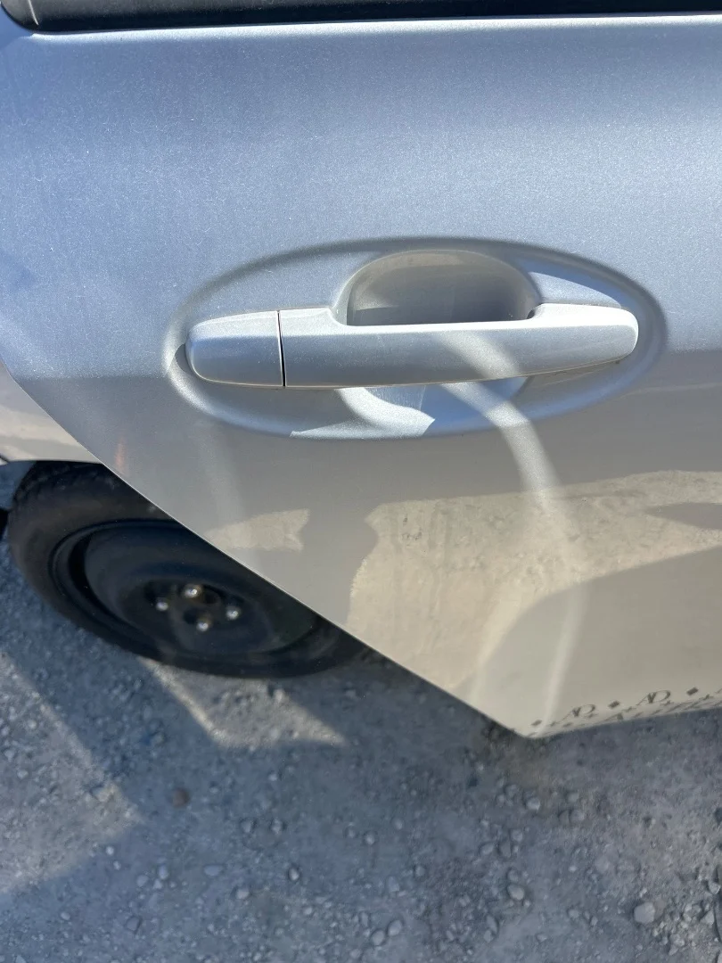 Foto de MANETA EXTERIOR TRASERA DERECHA TOYOTA YARIS (KSP9/SCP9/NLP9) 1.3 16V CAT (101 CV / 74 KW) referencia 692110D070