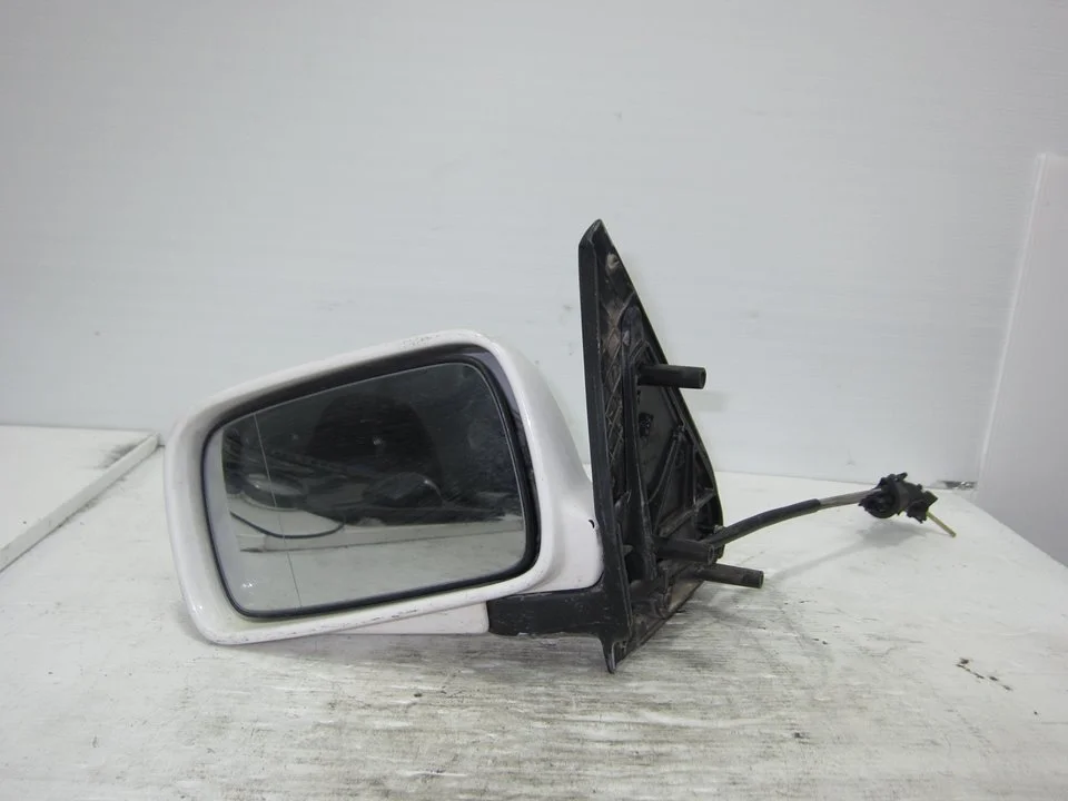 Foto de RETROVISOR IZQUIERDO VOLKSWAGEN POLO III (6N1) 1.4 16V (101 CV / 74 KW) referencia 221071