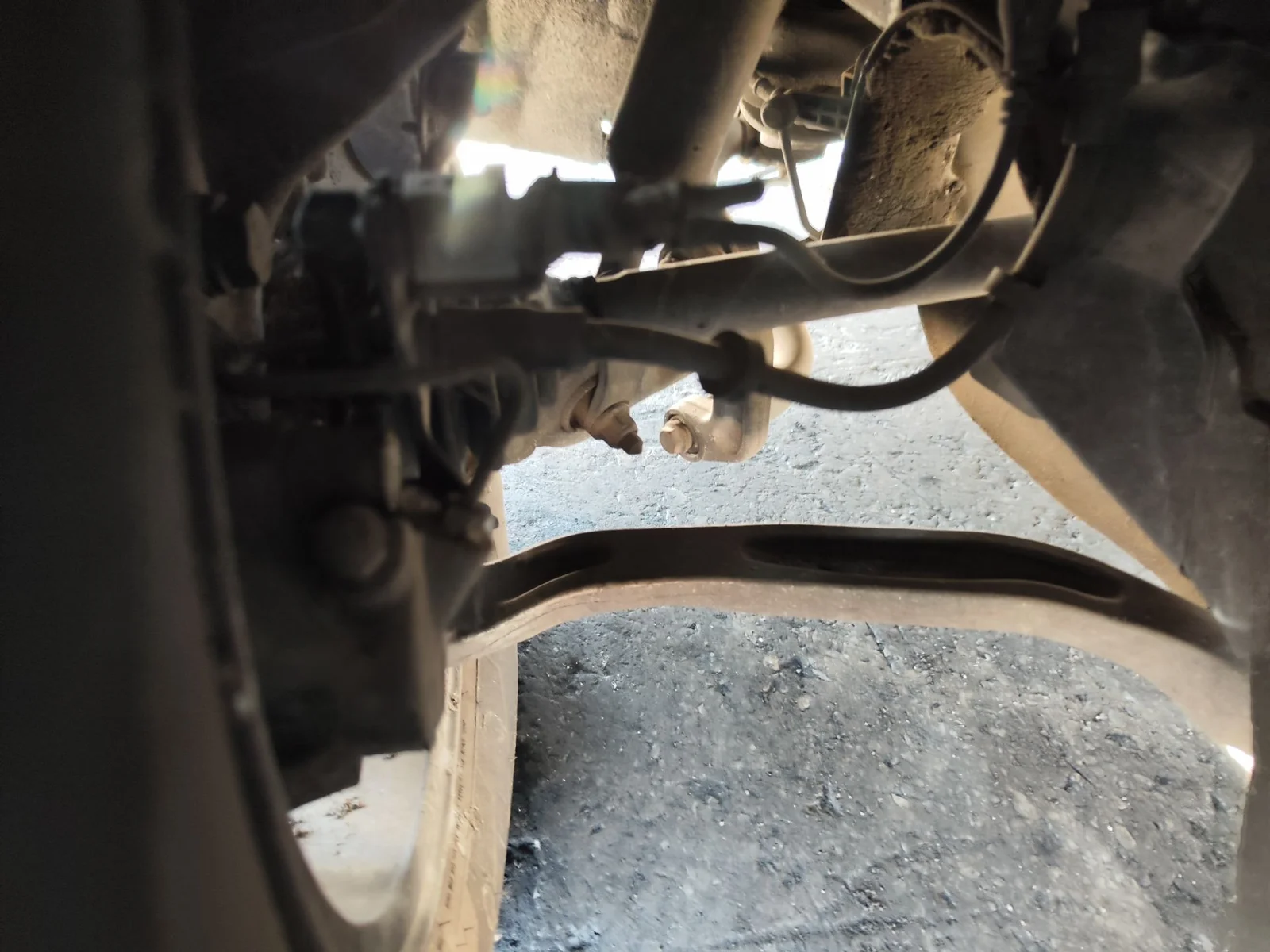 Foto de BRAZO SUSPENSION DELANTERO IZQUIERDO AUDI A6 BERLINA (4F2) 2.0 TDI (140 CV / 103 KW)