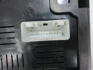 Foto de CAJA RELES / FUSIBLES RENAULT CLIO III 1.5 dCi Diesel (68 CV / 50 KW) referencia 8200652285 foto 4