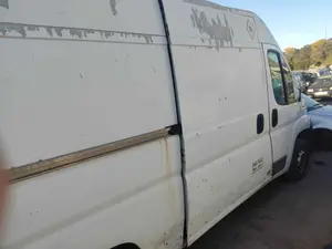 Foto de PUERTA TRASERA DERECHA PEUGEOT BOXER (333/335) FURGÓN TECHO ELEVADO BAT.3450MM 2.2 HDI CAT (101 CV / 74 KW)