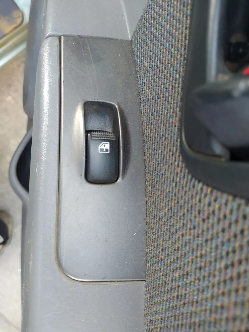 Foto de MANDO ELEVALUNAS TRASERO DERECHO HYUNDAI MATRIX (FC) 1.5 CRDi CAT (102 CV / 75 KW)