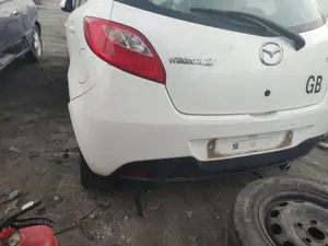 Foto de CERRADURA MALETERO / PORTON MAZDA 2 BERLINA (DE) 1.3 16V CAT (75 CV / 55 KW)