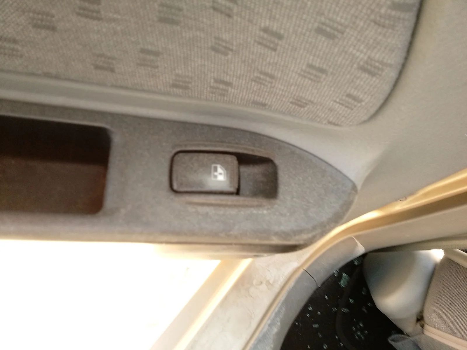 Foto de MANDO ELEVALUNAS TRASERO IZQUIERDO KIA RIO (BC) 1.3 CAT (75 CV / 55 KW)