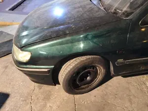 Foto de ALETA DELANTERA IZQUIERDA PEUGEOT 406 BERLINA (S1/S2) 2.0 HDi CAT (90 CV / 66 KW) referencia 7840J8