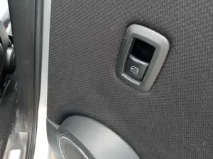 Foto de MANDO ELEVALUNAS TRASERO DERECHO MERCEDES-BENZ CLASE A (BM 169) 2.0 CDI CAT (140 CV / 103 KW) referencia A2518200510