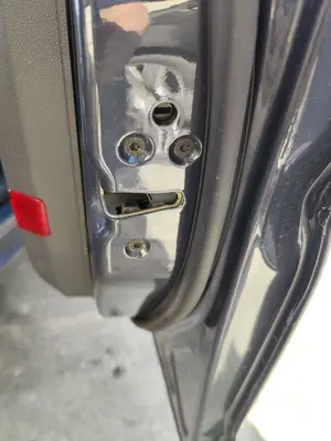 Foto de CERRADURA PUERTA DELANTERA DERECHA FORD FIESTA (CNN) 1.5 TDCi CAT (75 CV / 55 KW) referencia 2048282