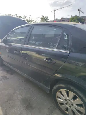 Foto de PUERTA TRASERA IZQUIERDA OPEL VECTRA C BERLINA 2.2 16V DTI CAT (Y 22 DTR / L50) (125 CV / 92 KW) referencia 93175836 foto 2
