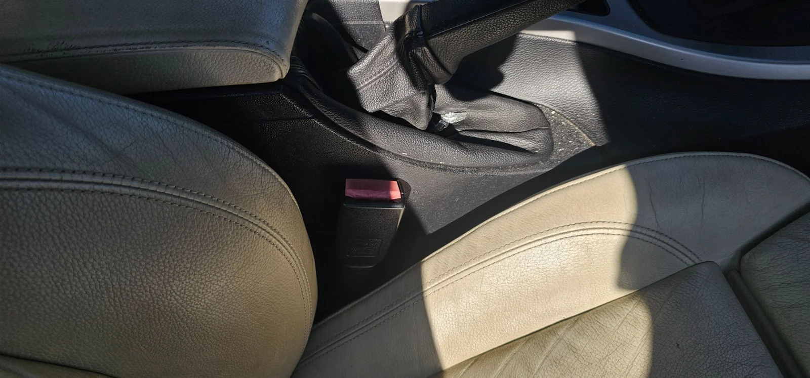 Foto de ENGANCHE CINTURON DELANTERO DERECHO BMW SERIE 3 BERLINA (E90) 2.0 CAT (129 CV / 95 KW)