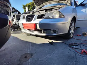 Foto de PARAGOLPES DELANTERO SEAT CORDOBA BERLINA (6L2) 1.9 TDI (131 CV / 96 KW)