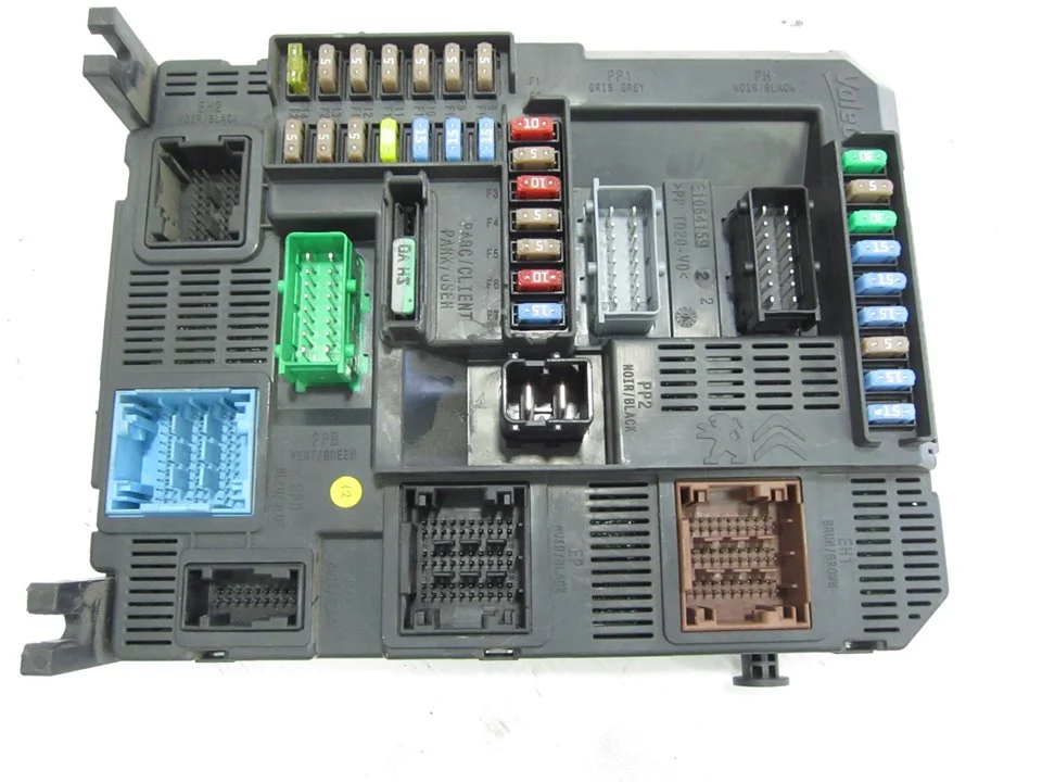 Foto de CAJA RELES / FUSIBLES PEUGEOT 208 1.4 HDi FAP (68 CV / 50 KW) referencia 9807531680