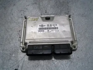Foto de CENTRALITA MOTOR UCE VOLKSWAGEN PASSAT BERLINA (3B3) 1.9 TDI (101 CV / 74 KW) referencia 038906019EB foto 5